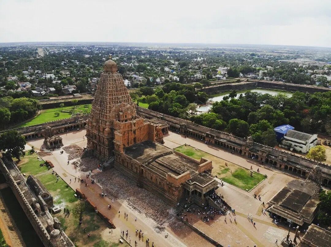 'Experience the grandeur of Brihadeeswarar Temple in Tamil Nadu, India. Its towering structure and exquisite carvings are a testament to India's rich cultural heritage. Discover the spirituality and beauty within its ancient walls. #Brihadeeswarar #IndiaHeritage'