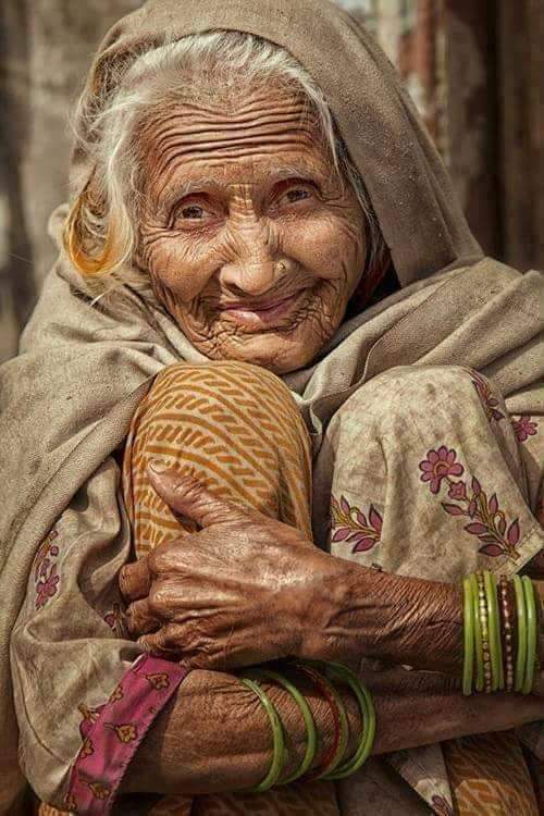 UrduVirsa's tweet photo. ہر بار مسکرا کے بلاتی ہے مجھ کو ماں
ہر بار جَنتّوں کی طرف لوٹتا ہوں میں

کاشف علی کاشف https://t.co/E3bRdFLc7U