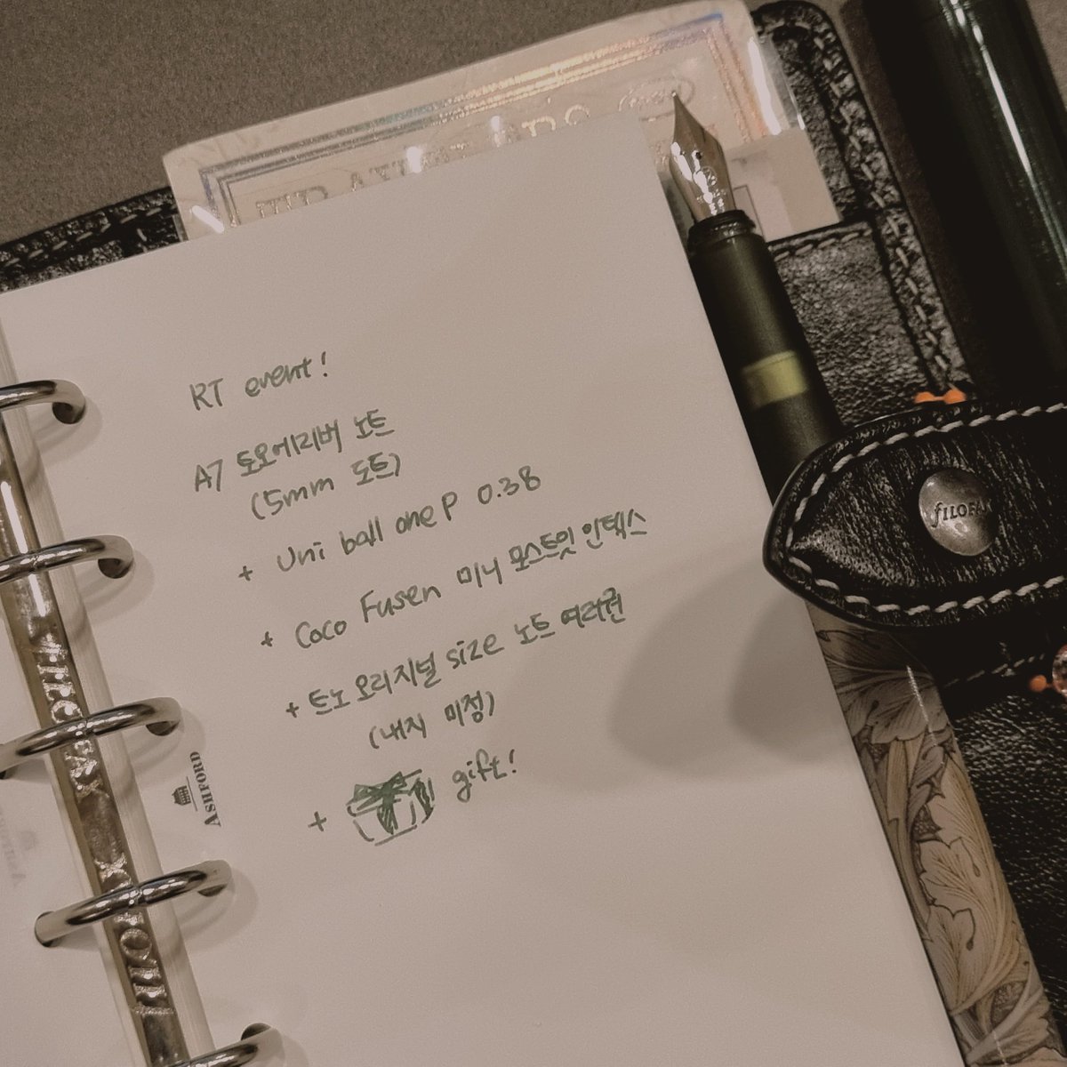 pencil_030's tweet image. [rt이벤트/팔로한정아님/11.10(금)발표]

개인적으로 요즘 즐거운 문구생활을 보내고 있어서 나눔이벤트 합니다! 물건들은 오늘 주문했어요

🩶A7 토모에리버노트, 유니볼원P볼펜, 코코후센 포스트잇, 트노 오리지널 사이즈 노트+비밀선물🩶

이렇게 보내드립니다(´▽`ʃƪ)♡