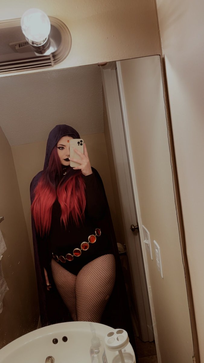 Yawkaroni's tweet image. Happy Halloween 🎃 👻