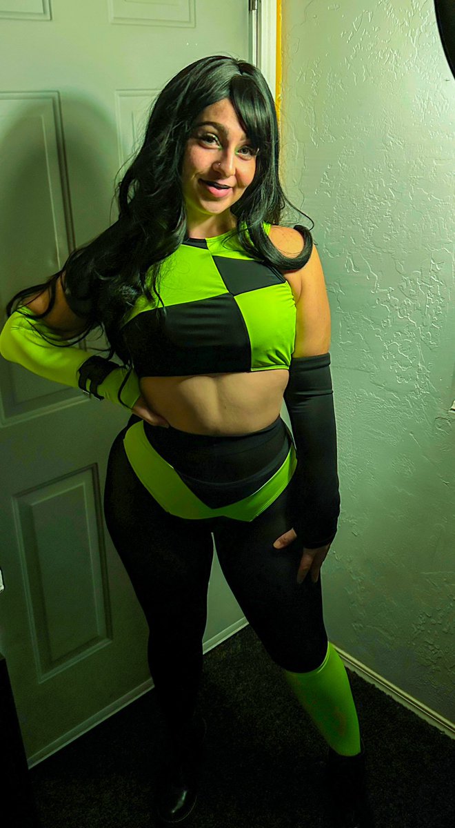 TayahErdman's tweet photo. I am EVIL, have I made myself clear?💚🖤
•
•
•
#shego #kimpossible #halloween #halloweencostume https://t.co/oyG83gj1te