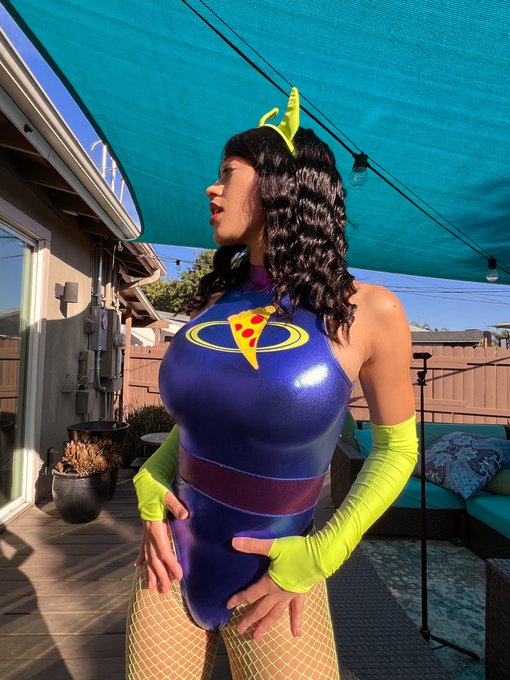 ooooohhhhh https://t.co/bRepca9pej<a href="/tag/elvira"class="tags"><span>#elvira</span></a>