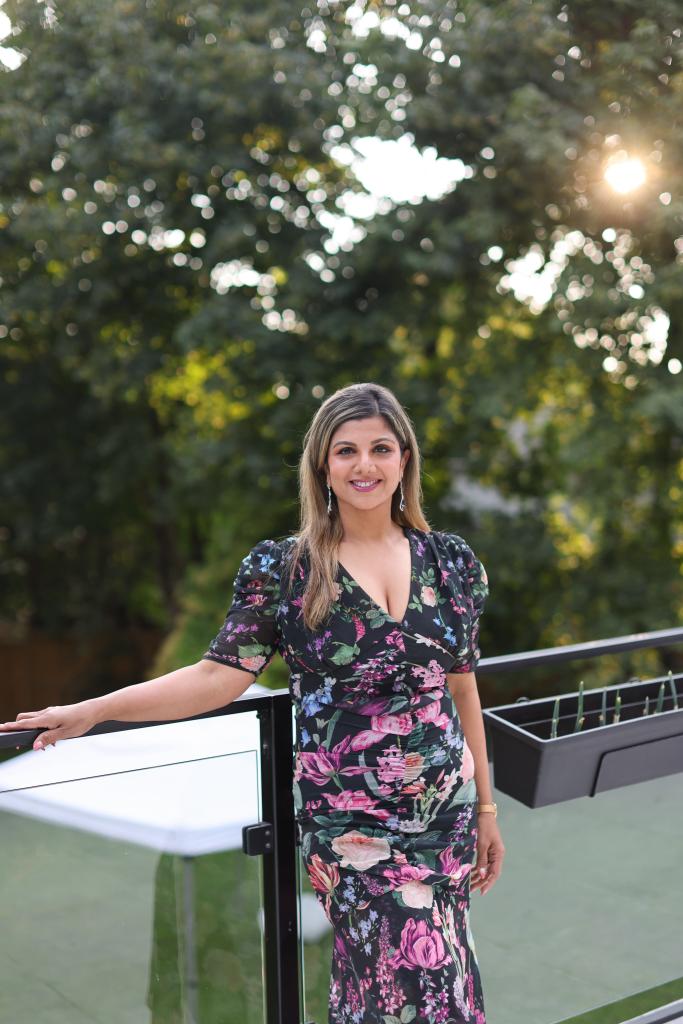 F90qAngbUAAJ2aI?format=jpg&name=medium