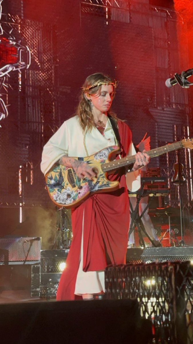 raspberhrriies's tweet image. i was an atheist until i saw jesus in my living room