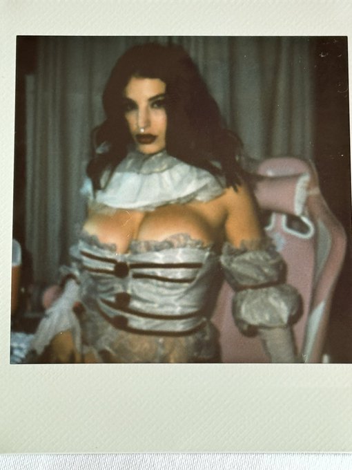 👻 https://t.co/LUicb8oKAt 🤡 https://t.co/UbCqunU4gD