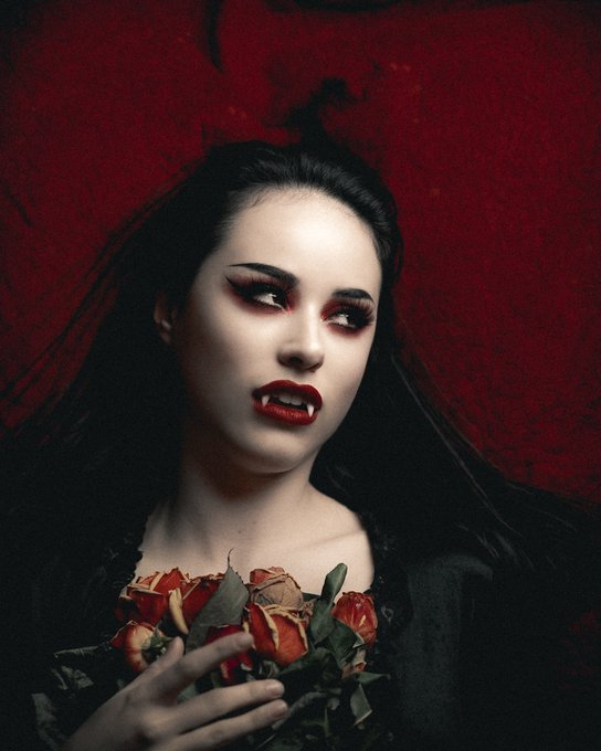 Repost if you would let me bite you... 😘  #halloween #vampire #costume https://t.co/Flcm1EEesk<a href="/tag/halloween"class="tags">#halloween</a><a href="/tag/vampire"class="tags"><span>#vampire</span></a><a href="/tag/costume"class="tags"><span>#costume</span></a>