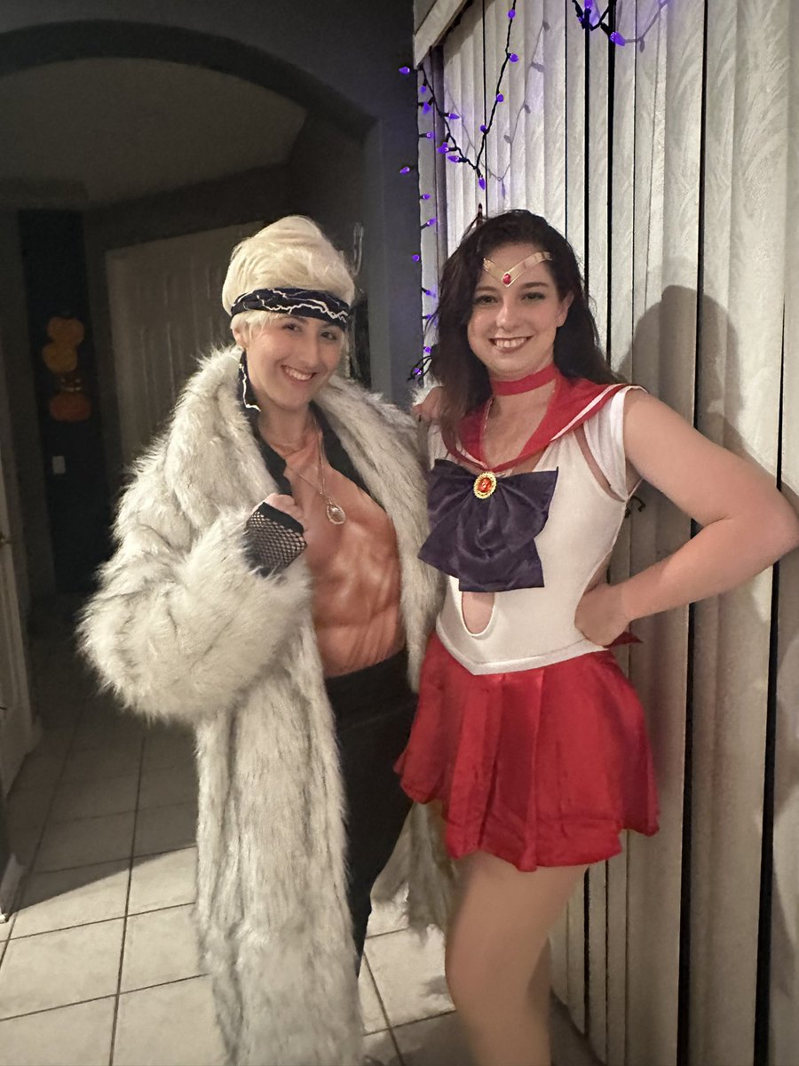 AlessiHelena's tweet photo. Me, @BryceMcQuaid and @RiaMcQuaid were matching for this Halloween! https://t.co/rWXJ8BcJuq