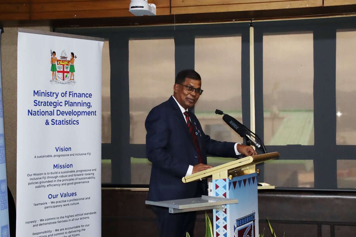 UNDP_Pacific's tweet photo. The @FijiGovernment 🇫🇯 with support from @FCDOGovUK 🇬🇧 and @UNDP_Pacific has announced the issuance of the country's first Sovereign Blue Bond. A bold new step for #climate finance, as we work in partnership to realize both the #SDGs and Fiji's sustainable development ambitions. https://t.co/v6A6FyUFE8