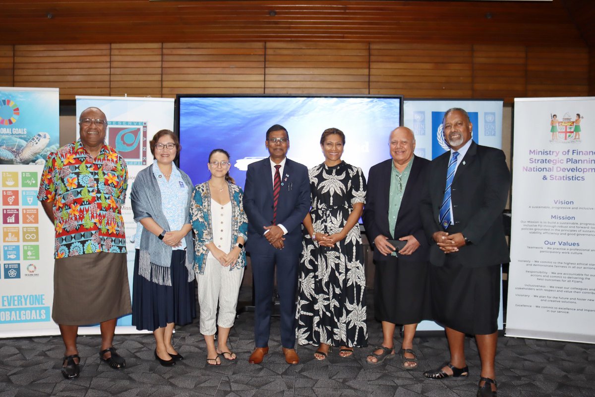 UNDP_Pacific's tweet photo. The @FijiGovernment 🇫🇯 with support from @FCDOGovUK 🇬🇧 and @UNDP_Pacific has announced the issuance of the country's first Sovereign Blue Bond. A bold new step for #climate finance, as we work in partnership to realize both the #SDGs and Fiji's sustainable development ambitions. https://t.co/v6A6FyUFE8
