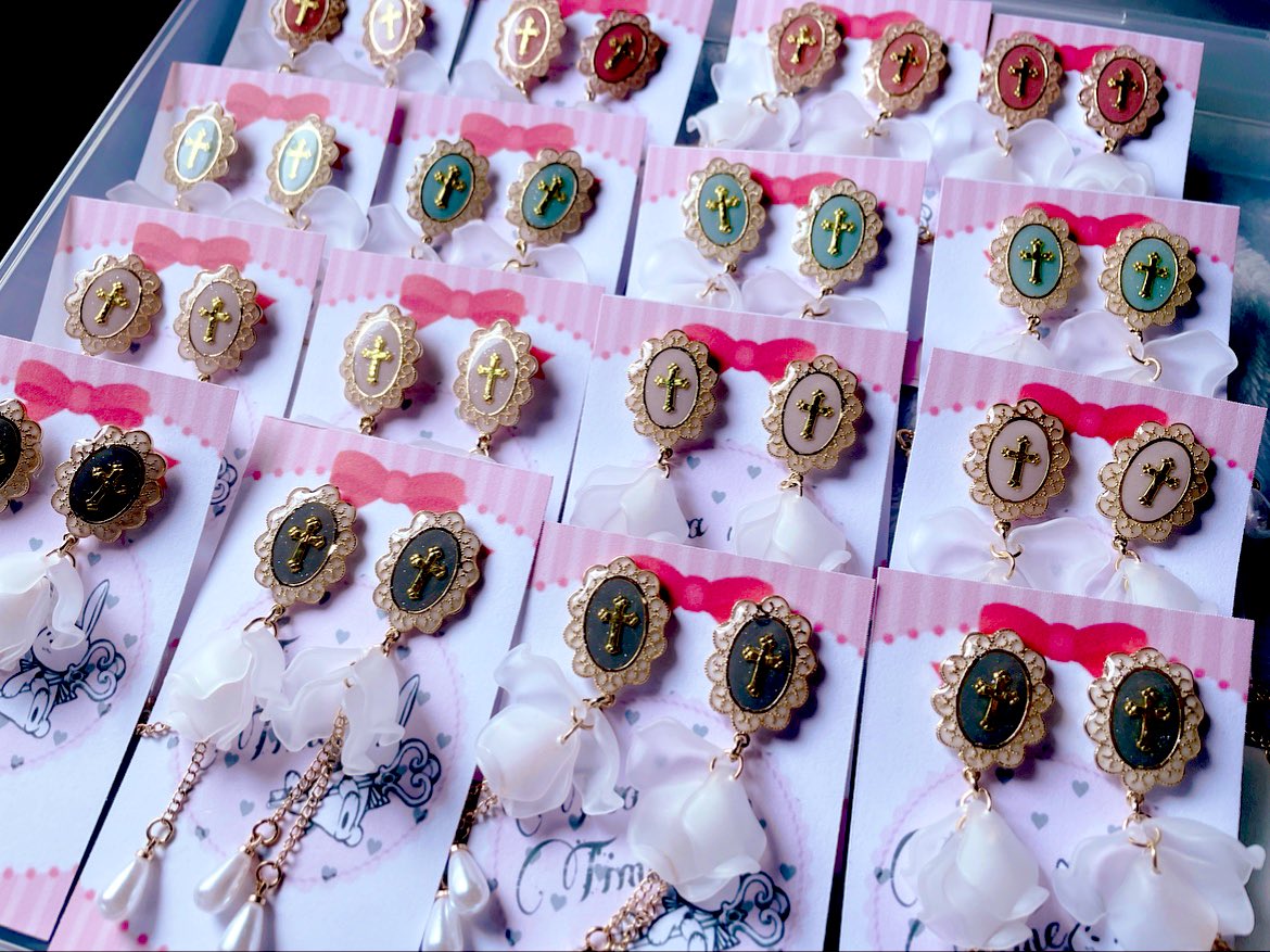 teatimexxkaren's tweet photo. （๑°꒵°๑）
今回のピアスとイヤリング🪄︎︎✨
完成✨️👏

#ハンドメイド
#ハンドメイド好きさんと繋がりたい 
#レジン 
#レジン好きな方と繋がりたい
#ゆめかわ
#デザフェス58 https://t.co/d7Y5uf50Mv