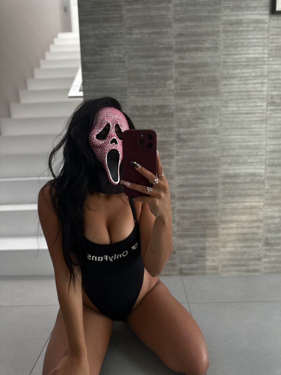 AMMARlSE's tweet photo. “What’s your favorite scary movie?” https://t.co/keV96jWvqn