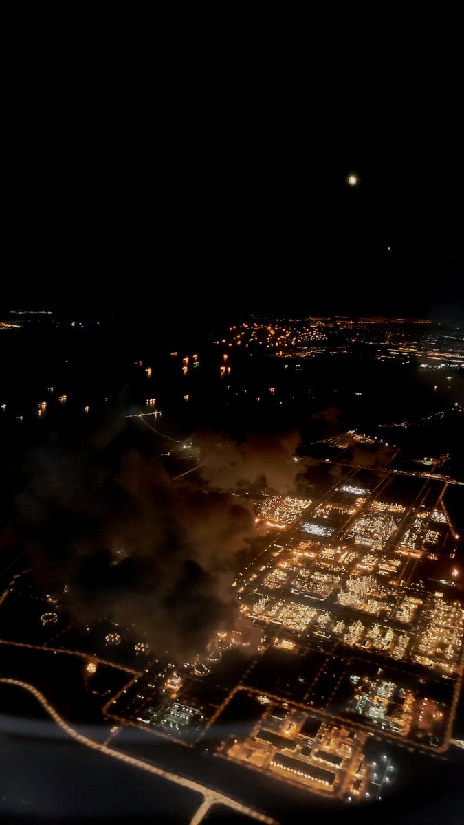 Happy birthday Aniki!! 💞
Managed to pop by and see this irl before I had to fly off 😔🙏 
May your GBF pulls be filled with SSRs
Altare came too! Hehe

The clouds I saw otw home reminded me of our gladiator homie as well 😭😭

#BirthdayAdxel2023 #ArtXel #SyrioslyHappyBday2023