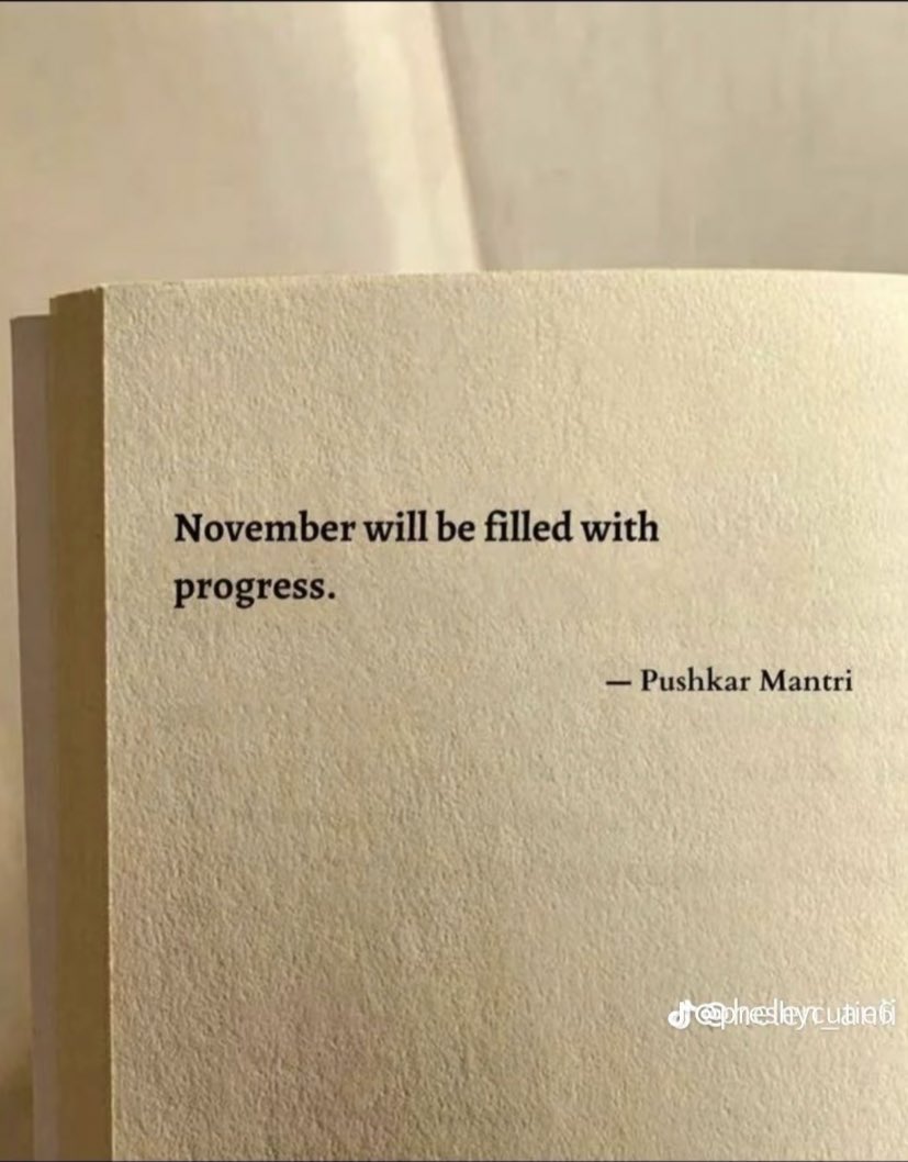 AdesewaDesigner's tweet photo. Happy New Month 🍾🎊 https://t.co/zWwHyr4GXC