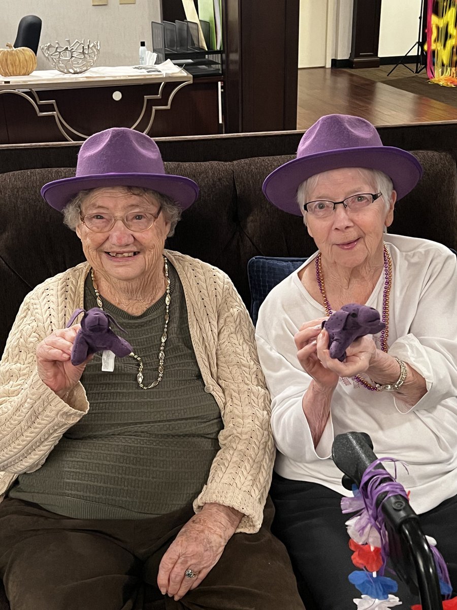 Sorry, I can't hear you over the fabulousness of my hat.
#themedinner #electric80s #whyitrilogy