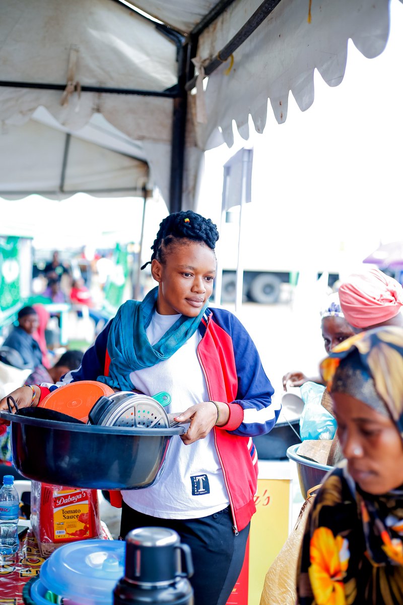 earadiofm's tweet photo. Hivi ndivyo nyomi la Mama Lishe walivyojitokeza kwenye uwanja wa Mabibo Soko la Ndizi kushiriki kwenye shindano la Mama Lishe 2023 kuachuana kupika halfcake.
Mama Lishe 2023 imedhaminiwa na #BwanaSukari #MilikiKiwanjaNaMwendapole @ChaiBora @togabemill #KitmDSM @JadenHome @NBCTanzania @nssftz #KilimanjaroDrinkingWater #EcoAfricaAppliancies #PoaSupermarket #JolukudoProducts @flourcamel #Camgas @crdbbankplc
#MamaLishe2023 #MamaLisheWaThamani #EastAfricaRadio