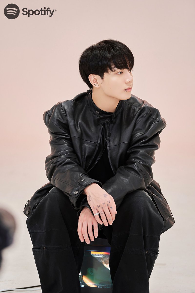 lxxyxxkkkk's tweet photo. 20231101 / 스포티파이 정국이 사진 
#JUNGKOOK #정국 #JungKook_GOLDEN https://t.co/zEozEf2Dpl