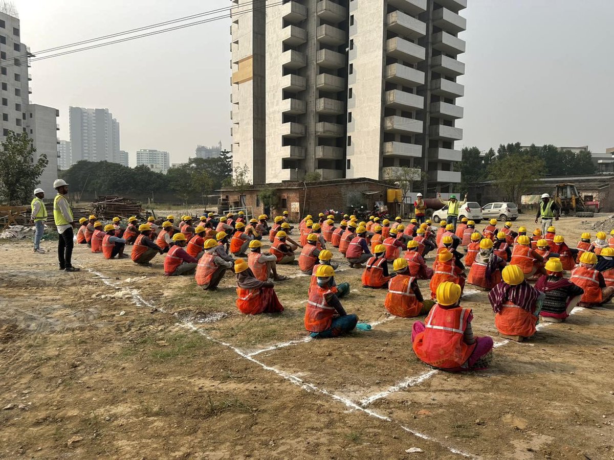 Strong squad at #OSBExpresswayTowers, all lined up and ready to build your dreams! 🏗️🏠 How's the Josh? Sky-high! #ConstructionCrew #HowsTheJosh
