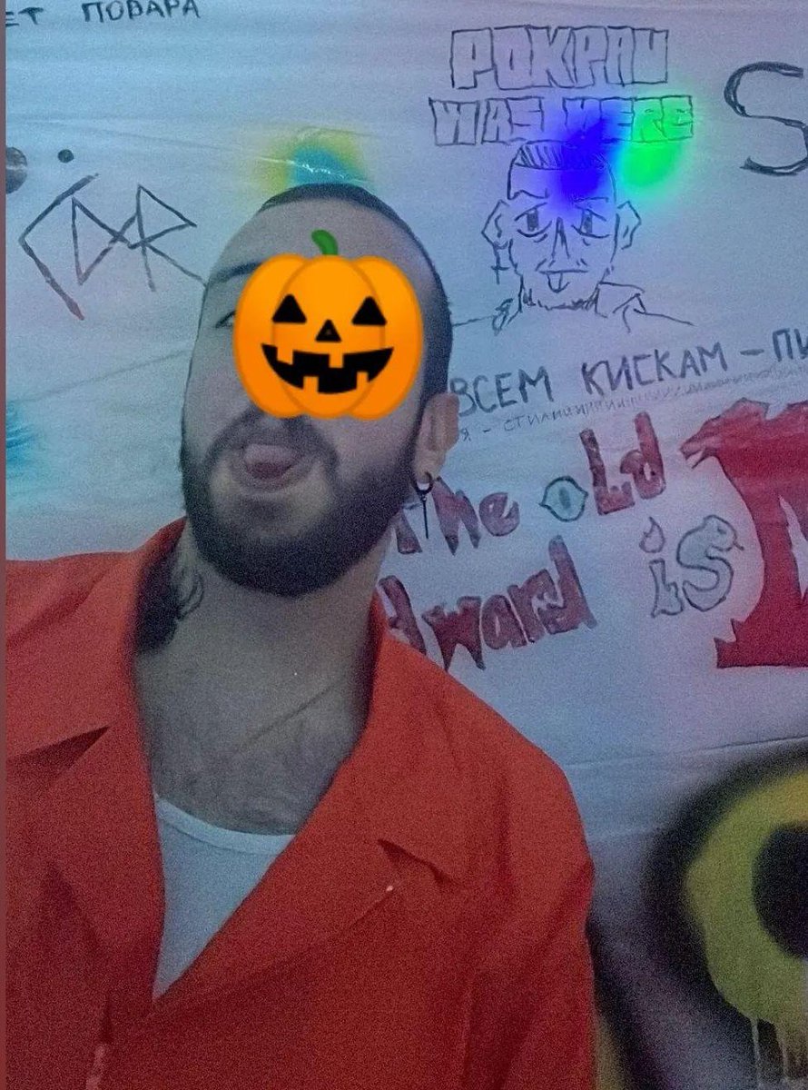 PokPau_'s tweet photo. Dressed up as an escaped prisoner for Halloween https://t.co/zQFYcVVsQA