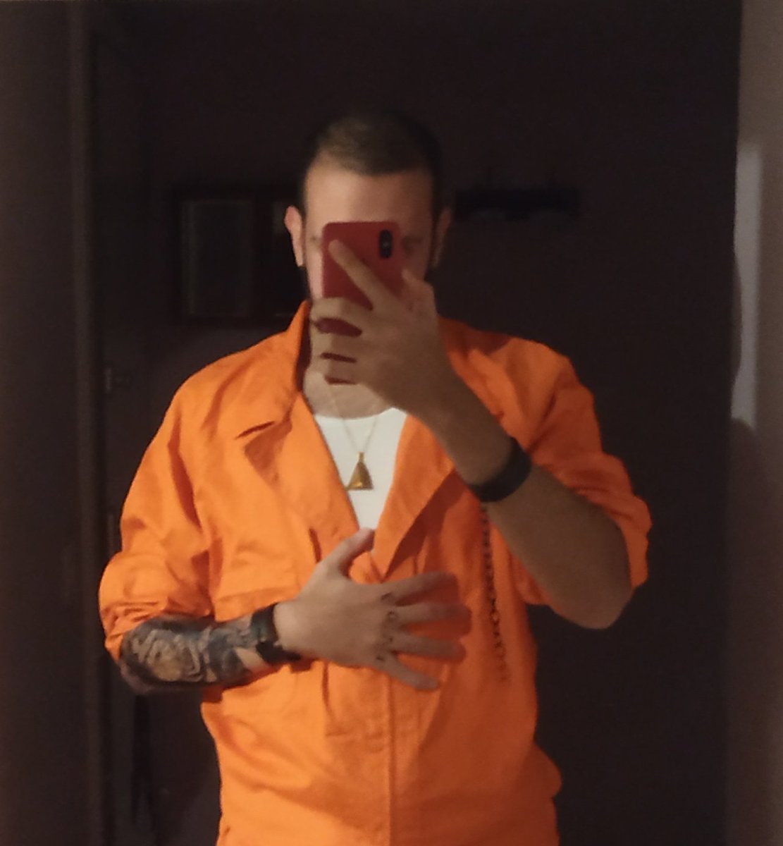 PokPau_'s tweet photo. Dressed up as an escaped prisoner for Halloween https://t.co/zQFYcVVsQA