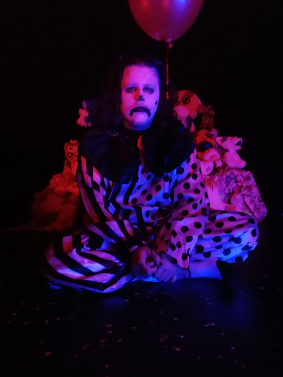CelldiaExp's tweet photo. La semaine dernière c’était la Halloweek, organisé par le CVE de Rennes 2.

Nous y étions avec @ordresifonique pour faire deux activités , l’atelier Korogu, et le Loup-Garou Immersif dans le thème horrifique d’un anniversaire d’enfant.

Qu’avez-vous pensé de nos deux animations ? https://t.co/LXny0GFZLC