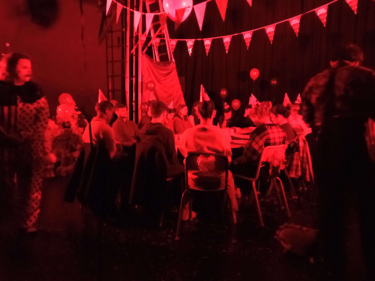 CelldiaExp's tweet photo. La semaine dernière c’était la Halloweek, organisé par le CVE de Rennes 2.

Nous y étions avec @ordresifonique pour faire deux activités , l’atelier Korogu, et le Loup-Garou Immersif dans le thème horrifique d’un anniversaire d’enfant.

Qu’avez-vous pensé de nos deux animations ? https://t.co/LXny0GFZLC