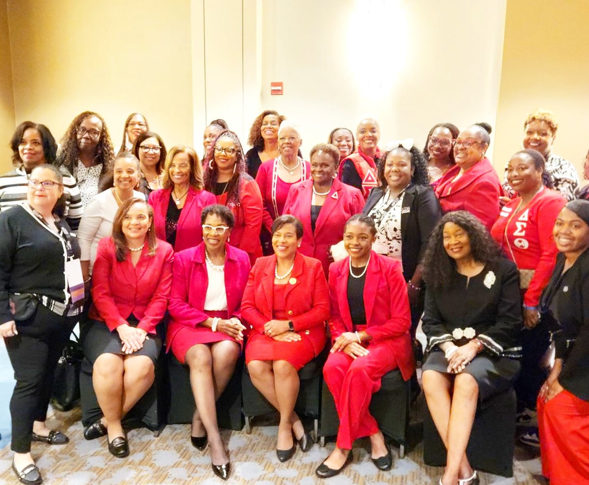 LmarieAsad's tweet image. It was wonderful to see Delta's from all across Chicagoland gathered Friday night to welcome our National President, Elsie Cooke Holmes @NPHCHQ public meeting..
@JASSACDeltas @ChicagoDeltas @dstinc1913 @DSTGlenEllyn @DST1913Midwest
#Sisterhood 
#NPHCNLC23
#NPHCStrongerTogether 💪🏾
