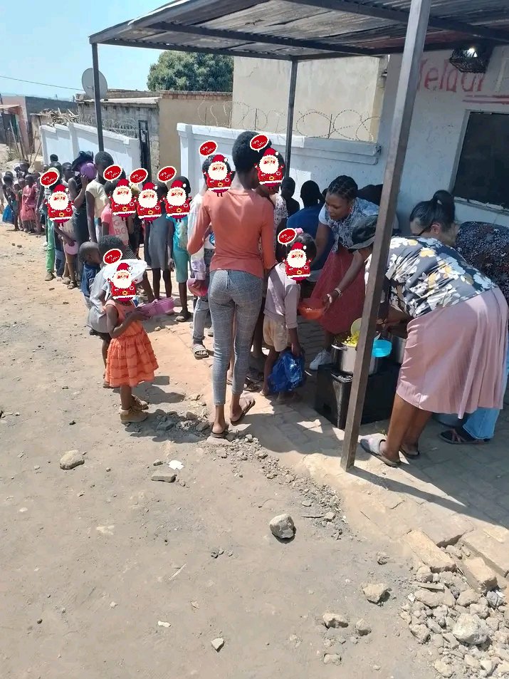 Tshepiso_Ge's tweet photo. We Manage to cook for the kids at my Kasi Ivory Park. And thanks to everyone who manage to bring along the hampers for the kids.
God is good all the time 
@2022AFRICA 
#SenzoMeyiwa
#RIPMpilo https://t.co/bH7YiU9Ebq