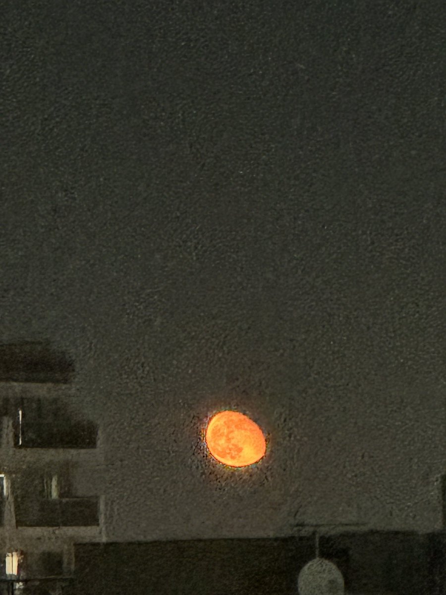 月でか！
そして赤い！