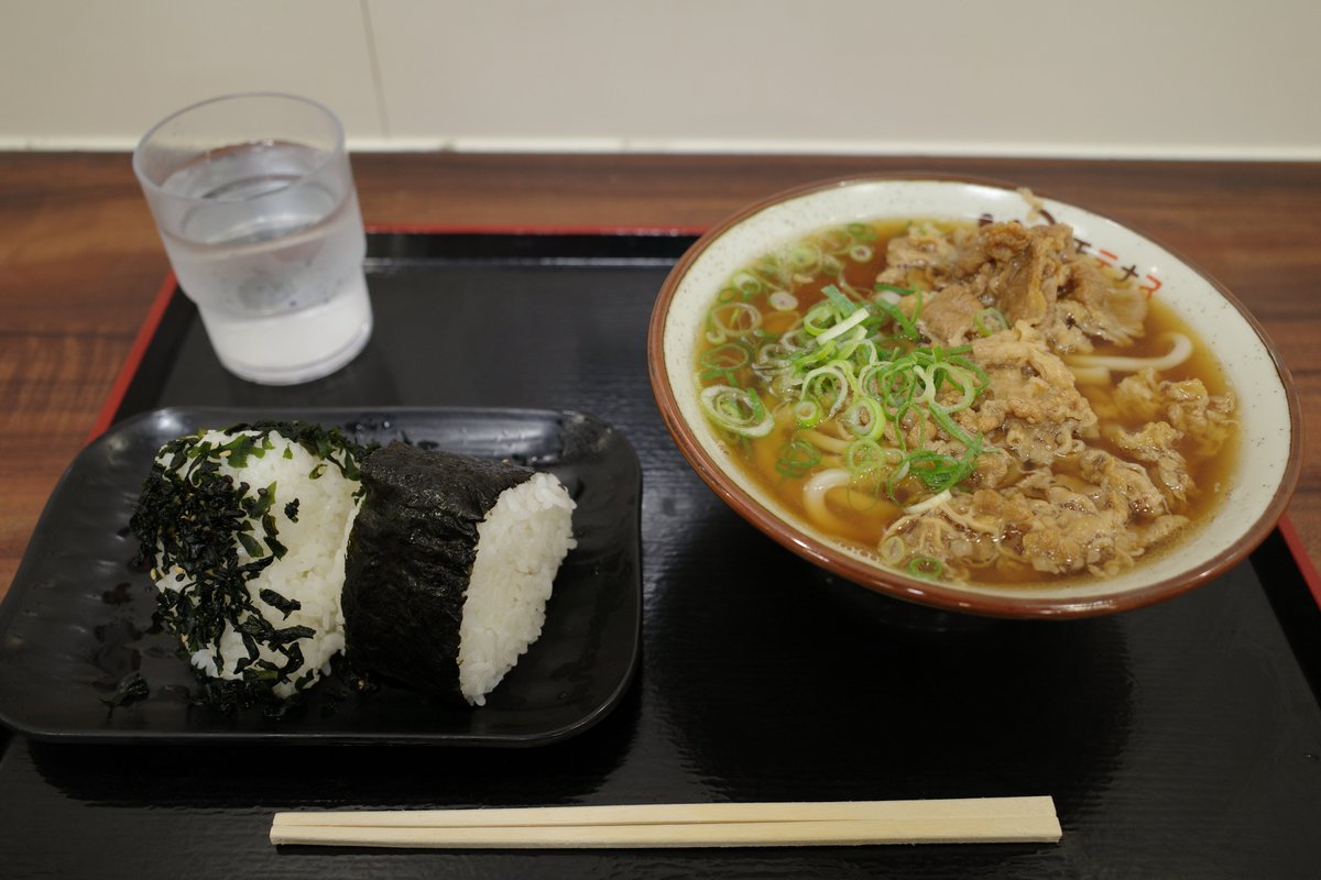 nori7770's tweet photo. 人類は｢高速道路のSA･PAで一番うまい飯は何か？｣という問題に対し未だ明確な解を見出だせていませんが、ひとつの答えがここにあります

中国自動車道 王司PA、肉うどん https://t.co/hvt4HsJ8ga