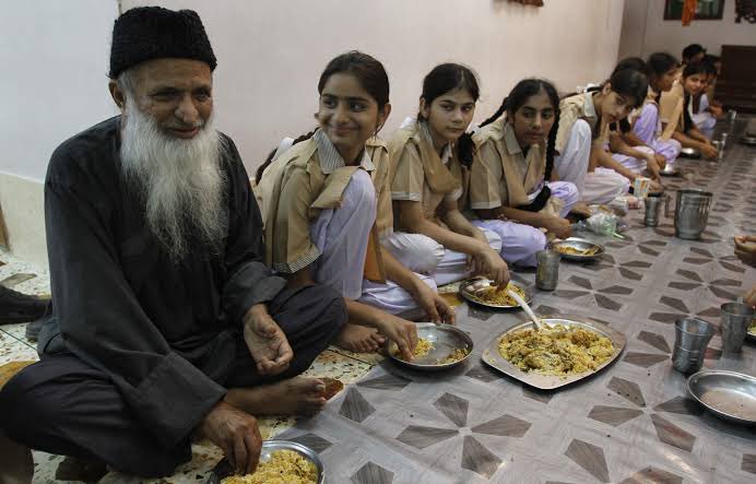 Aligulpir's tweet photo. @Khurram_zakir Only Edhi lived and died in true humility. What a man https://t.co/VZdmGJeUAe