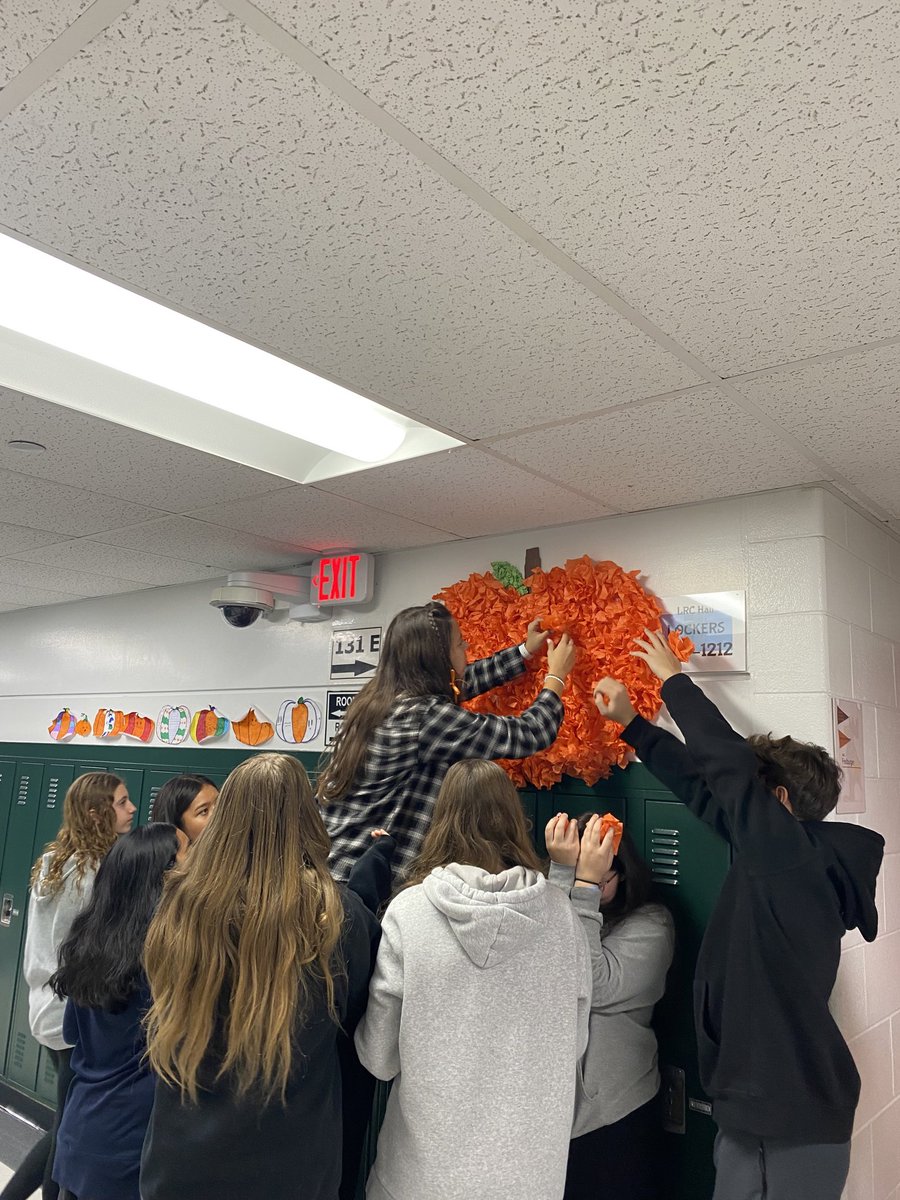 Lizeduc8s's tweet image. Happy Halloween! 🎃
Teamwork at its finest! #D59Learns