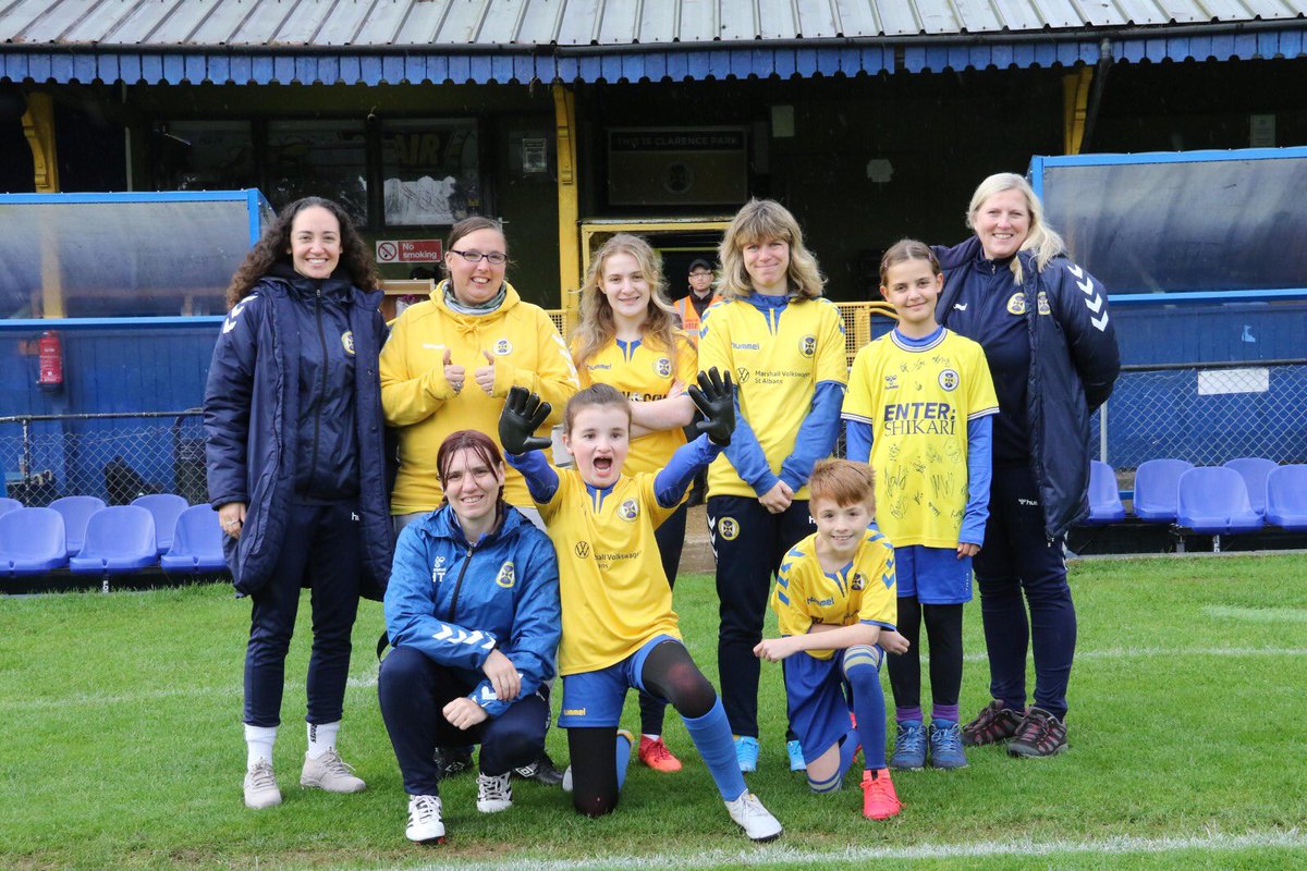 🟡 Head of @SACYInclusive Section @TracyLight and @SACYInclusive Head Coach @coote_hannah took players from our Women’s Inclusive Team to be the Honour Guard for @stalbanscityfc at CP⚽️ Community in action combining @CityYouthFC @stalbanscityfc & @saintsandsacyic together 🔵
