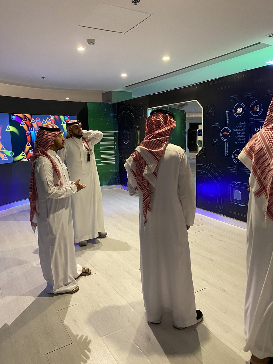 BC_IMAMU's tweet photo. جانب من زيارة نادي الأعمال المصرفية للمعرض التفاعلي التابع 
(للهيئة السعودية للمواصفات والمقاييس والجودة) https://t.co/qsSFeeLisM