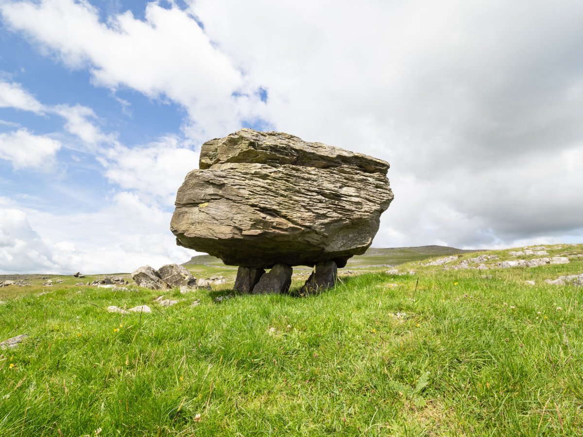 Welcome2Yorks's tweet photo. Go wild for the statuesque Norber Erratics on this 7 miles walk near Austwick: https://t.co/X5uPRR250g #glacial #erratics #Geology #boulder https://t.co/HOhXp5YYN9