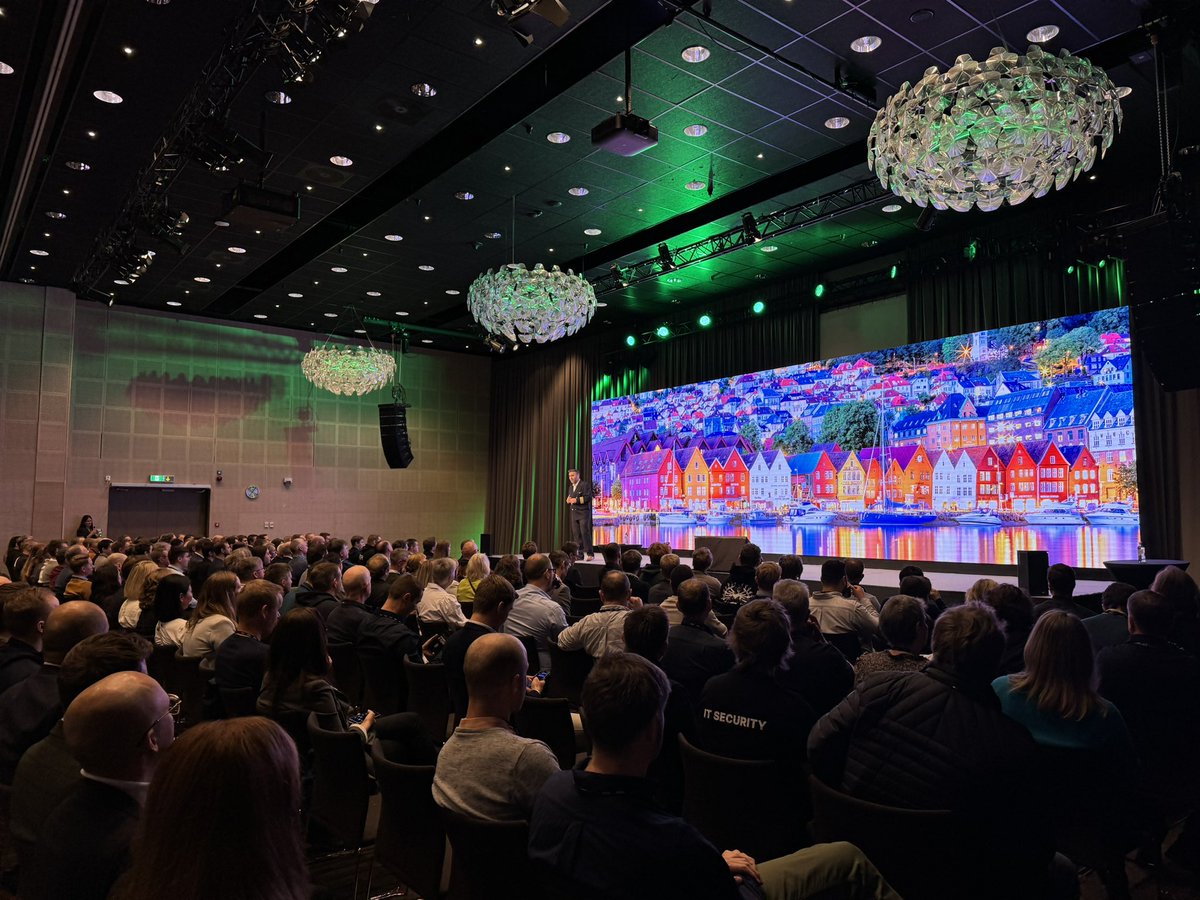 Årets siste #AteaCommunity i Bergen 🚀 Over 700 deltakere er samlet til en av Norges største teknologikonferanser.