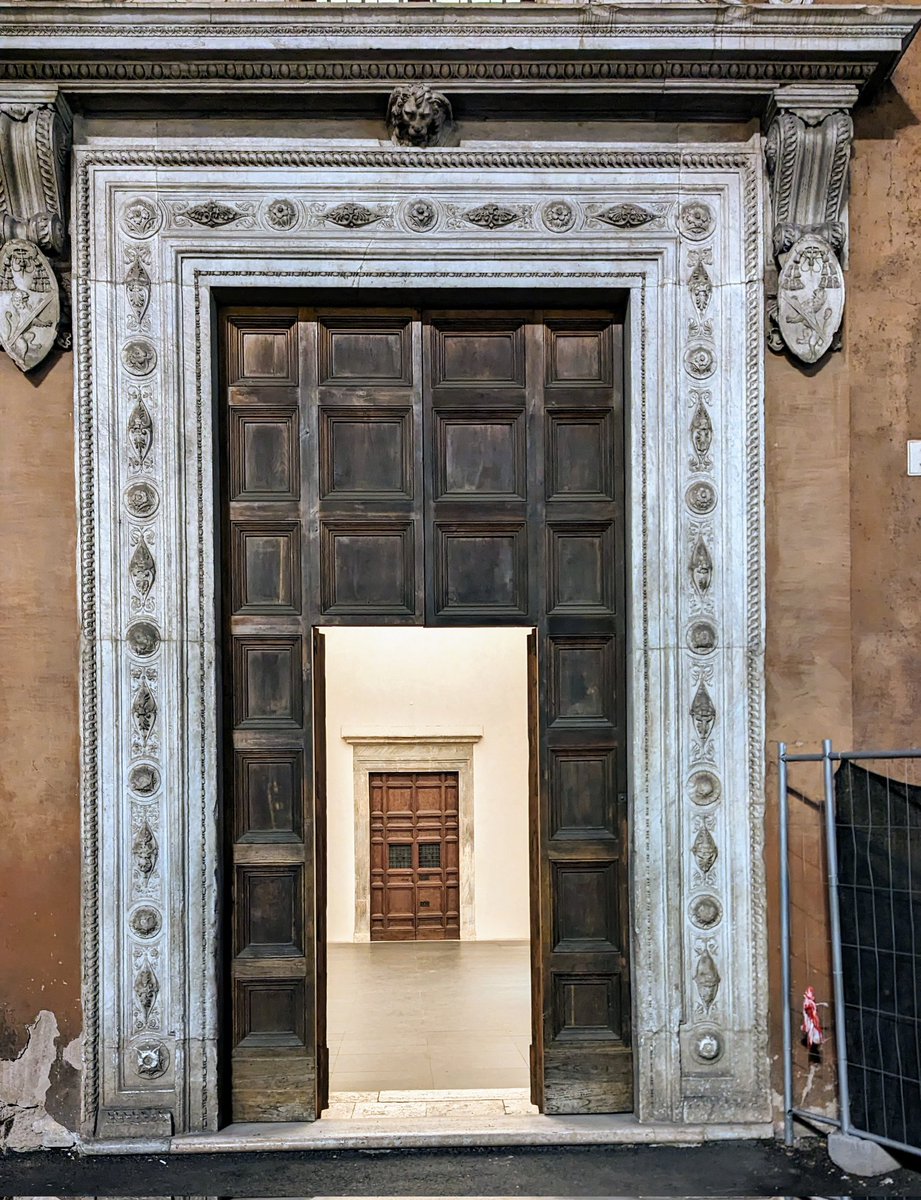 C'est cadeau <a href="/Parcamatt/">Parcamatt ✍️📚</a> 
la porta nella porta