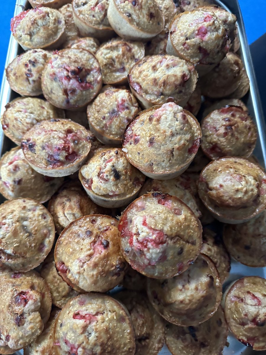 A great first #snackshack for the new term. We have ‘Very Berry Breakfast Muffins’ with banana and cranberry. All sold out! 😋 #FoodEducation @SAfoodforlife @ChefsinSchools @SF4C_Project @ESRCSchoolMeals