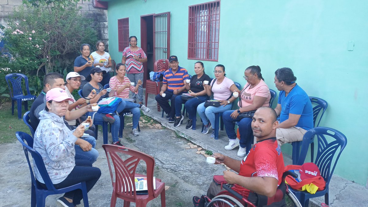 #1noviembre. CAFECITO MILITANTE, EQUIPO POLÍTICO PARROQUIAL G.ANA SOTO CON SU VANGUARDIA EN CONSTANTE DESPLIEGUE Y MOVIMIENTO 👉 #VenezuelaToda <a href="/NicolasMaduro/">Nicolás Maduro</a> <a href="/dcabellor/">Diosdado Cabello R</a> <a href="/LuisJonasReyes/">Luis Jonás Reyes</a> <a href="/angelrojito/">Angel y Humanista</a> <a href="/LuisanaPress/">Luisana Castillo</a> <a href="/PsuvIribarrenVe/">PSUV - Municipio Iribarren/Estado Lara</a> <a href="/PartidoPSUV/">PSUV</a>