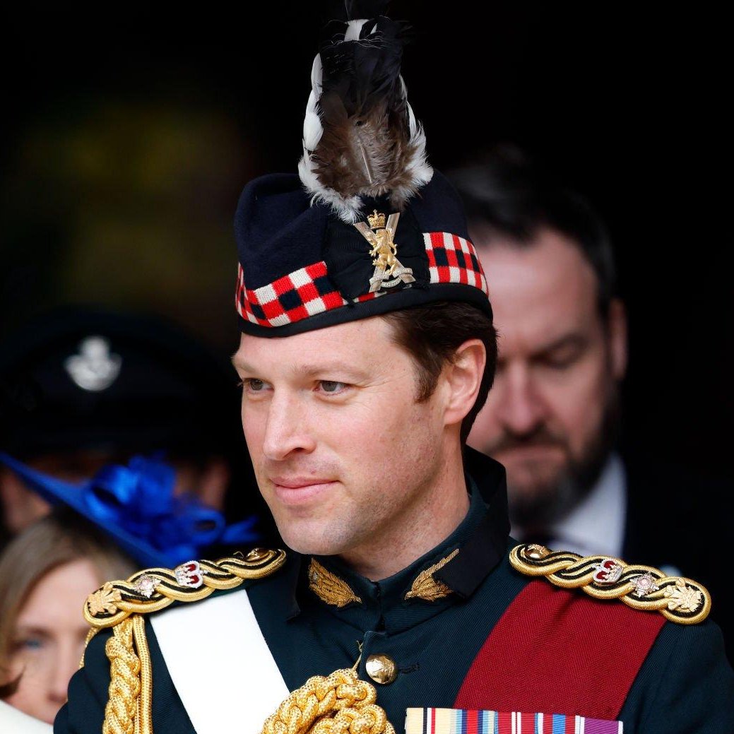 UKRoyalWatch's tweet photo. I was totally thrilled to hear that Lieutenant Colonel Johnny Thompson got promoted to super equerry! 😍Too bad they can't make him the Duke of Sussex too, right? 😂

#RoyalFamily #BritishRoyalFamily #BritishRoyals #JohnnyThompson https://t.co/1BsypAcp96