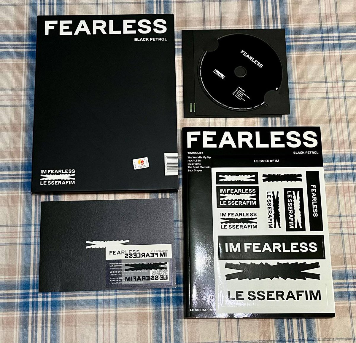 🎊 GIVEAWAY TIME 🎊

1 Winner - LE SSERAFIM 'FEARLESS' UNSEALED ALBUM 

- PH Only
- Must be following 
- Like + rt and tag your bestie 🫶🏻

ENDS on November 10