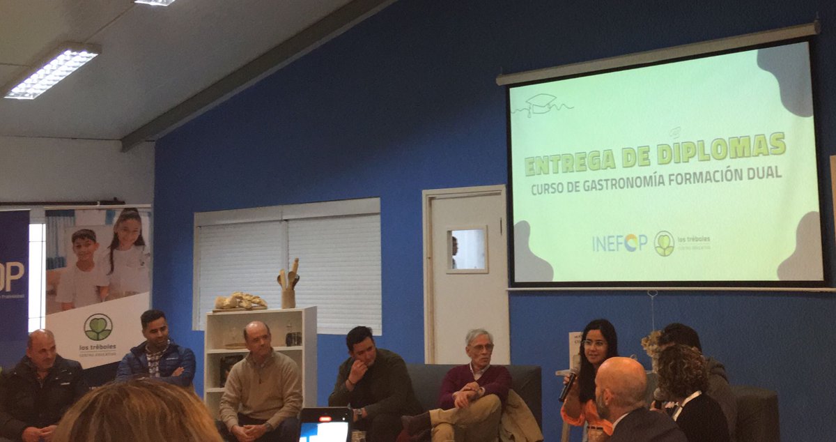 dutra_guillermo's tweet photo. Más FORMACION DUAL @INEFOPoficial  Sector Gastronómico en Flor de Maroñas a través de @lostrebolesuy y empresas formadoras @TiendaInglesa @pelliceruy y Parrilla Feliciano. Tercer generación de Ayudantes de Cocina recibieron ayer su certificado: 80% de los egresados trabajan. https://t.co/7s4OXYYC8z