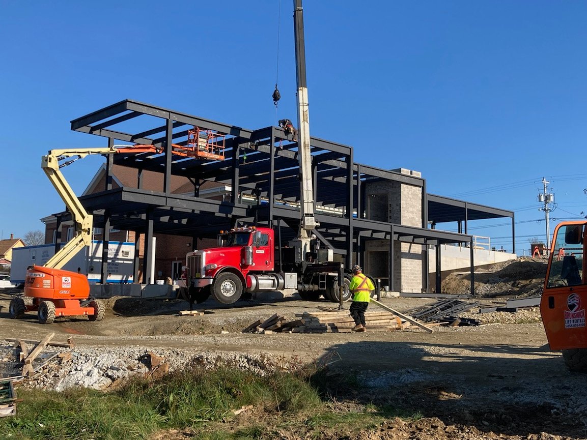 Structural steel installation for the new addition at the Clare Medical Centre in Meteghan, NS almost complete.
#MaridIndustries #integrityinsteel #steel #structuralsteel #steelconstruction #WeAreSteel