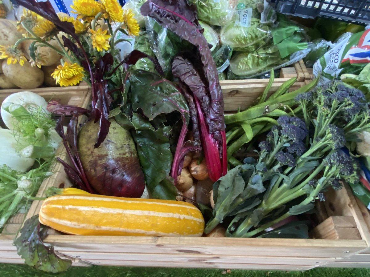 A never ending bounty from <a href="/RootsAllotments/">Roots Allotments</a> customers, collected by <a href="/MercyInActionUK/">Mercy in Action</a> Action Pantry on Monday morning! 🙌 Included were squash, cauliflower, beetroot, swiss chard, tenderstem broccoli and swede.