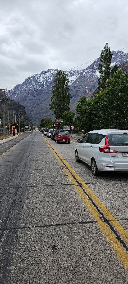 AdolfoAtala's tweet photo. @CFLosLibertador El camino está cerrado antes de la subida, nadie sabe que pasa, dicen que esta cerrado desde ayer a las 20:00. Se suponía que estaba abierto hasta hoy a las 8:00. Nuevamente todo penca. https://t.co/D5JborSV8y