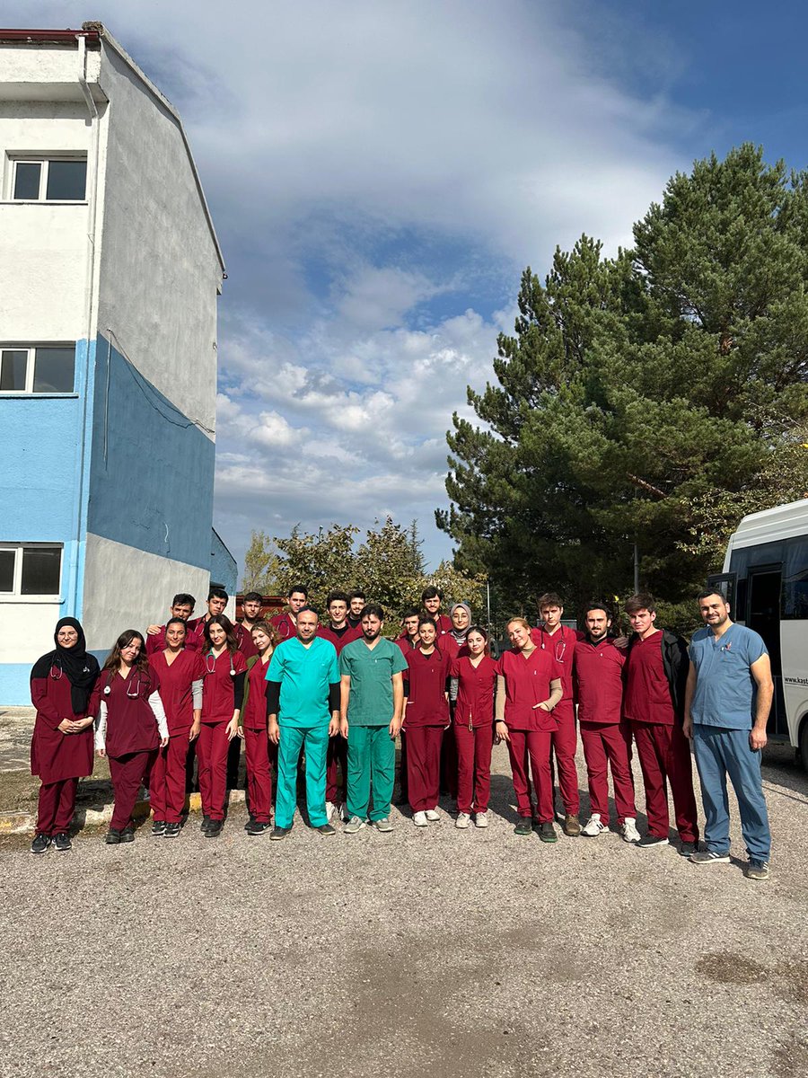 VetOzanAkbas's tweet photo. @kctumer ve @Drtariksafak Hocalarımız ile sahada klinik uygulamamızı gerçekleştirdik.@kastamonuunv https://t.co/vxcZkaM7Ux