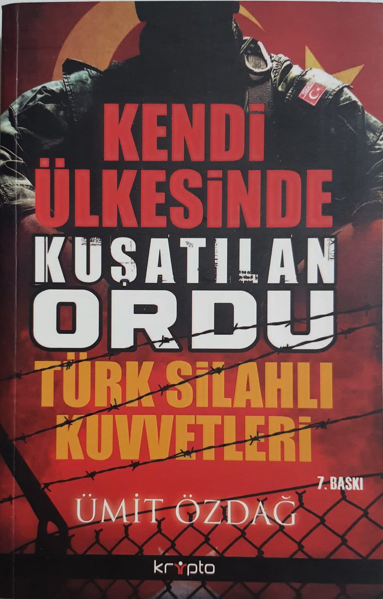 umitozdag's tweet photo. FETÖ’cü darbeci, kendi ordusuna ve devletine karşı casusluk yapan, F. Gülen’i kainat imamı zanneden bu sapık kafa bana “darbecinin oğlu” diye saldırıyor. FETÖ’cüler askerlikte, darbede (Allah’a şükür) beceriksiz, çünkü korkak fakat kumpas kurmakta ise ustadır. Evet, rahmetli babam 27 Mayıs’ta sizin 15 Temmuz darbe girişimcinizden farklı olarak BAŞARILI bir askeri harekatın rahmetli Alparslan Türkeş ile birlikte öncülerinden birisiydi. Bir Türk milliyetçisi ve Atatürkçü olarak ülkesine ve ordusuna yaşamının son saniyesine kadar sadık kaldı. BABAMLA HER ZAMAN GURUR DUYDUM. Babamın 27 Mayıs’ın öncülerinden birisi olması benim için ne bir artı ne bir eksidir. 27 Mayıs benim için yazdığım doçentlik tezimdir. Keşke 27 Mayıs’a neden olan politik şartlar oluşmasaydı. Ancak 15 Temmuz siz alçaklar çetesinin Yunan ordusunun bile yapmayacağı şeyi yapıp TBMM’yi bombaladığınız, polisleri öldürdüğünüz bir kara gündür. Sen bir Türk subayı değil kendi ülkesi ve ordusuna kumpas kurmuş bir ajansın. Senin ruhumda Türk üniforması değil fetoş’un hezeyanları var.,Özel Harp Dairesi’ne ücretli elemanlığa gelince 😃 salak Özel Harp Dairesi, Özel Kuvvetler Komutanlığı dahil vermiş olduğum derslerden hiç ücret almadım. (Almış olduğum tek şey yurtdışında bir intikal sırasında yemem için komutanın yaptırdığı üzümlü kekti.) Sizin ihanetinizi 17/25 öncesinde bu kitapta yazmıştım. FETÖ bir casusluk ve terör çetesi olarak varlığını güçlü şekilde sürdürmektedir. Ancak Türk devleti de öyle. Hani 2013’lerde “Ne kadar derine insekte bulamıyoruz. Nerede bu derin devlet?” Diye soruyordunuz. 15 Temmuz gecesi üzerinizden geçti. 40 senelik casusluk örgütü 4000 senelik devlet ile girdiği her mücadeleden ezilerek çıkacaktır. Arkasında ABD’de olsa. @zaferpartisi