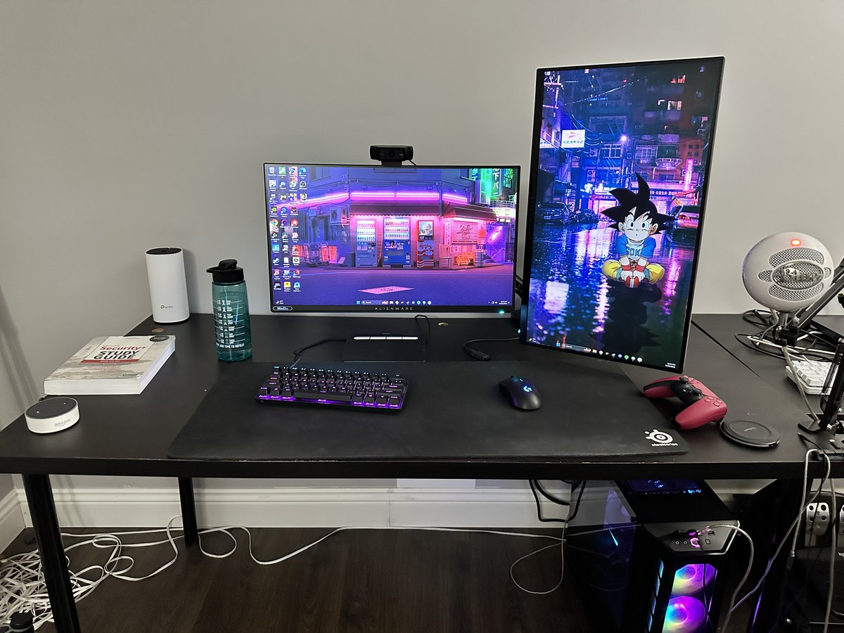 notShangnang's tweet photo. @LinusTech 2015 (hp monitor and dell): i5 4690 + gtx 970
2020 (Your name wallpaper): R5 3600->R7 5800x + 2070S
2023 (goku): i7 12700k + 3070
Went through numerous setups. At one point I had no PC and only a Macbook in 2019. Also rocked a Lenovo Legion laptop for a while. Can never settle! https://t.co/1sIJayfeuj