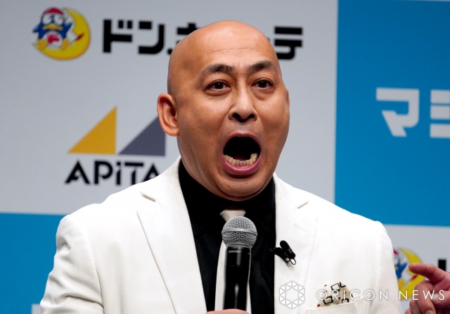 livedoornews's tweet photo. 【治療受ける】錦鯉・長谷川雅紀、約500万円で「歯、入りました」 報道陣から“歯”の写真撮影
https://t.co/uVBRYNtNtt

長谷川は、先日治療を受け、10本の歯が入ったと満面の笑顔で報告。「硬いものが食べられるようになりました。久々に柿の種を食べたんです。感動しました」と話した。 https://t.co/F9juUqxG4T
