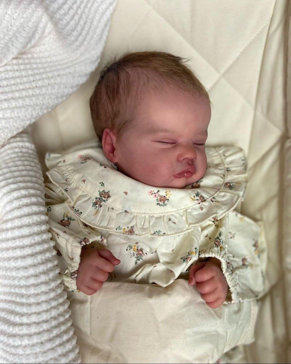 SandersSte40425's tweet photo. Sweet baby eleanor😊
#reborn #rebornbaby #rebornartist #rebornforsale #reborndoll #rebornbabydoll #reborncollector #lifelikedoll #rebornsforsale #fakebaby #reborncollection #lifelike #artdoll #handmade #realborn #artist #therapy #alzheimers #collector #doll #hyperealistic https://t.co/QmmiHFSaUG