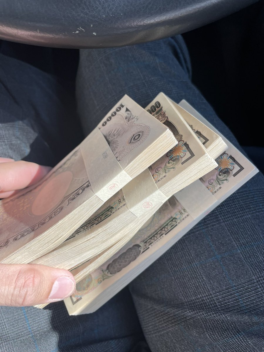 uraura__69's tweet photo. 今日は時計あるかなー😄 https://t.co/DnesJ1JrYg
